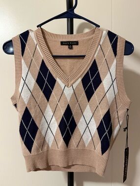 Haute Monde Tan Navy White Argyle V-Neck Knit Vest